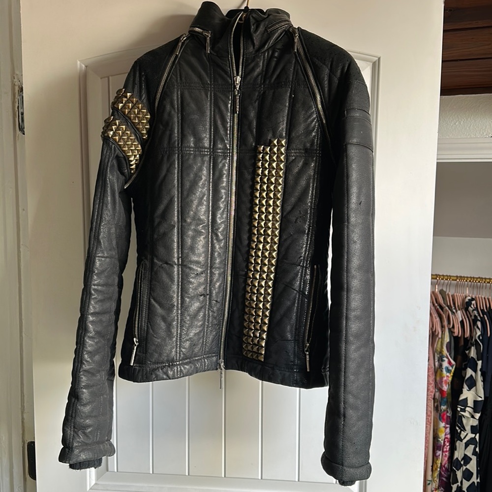 Authentic vintage leather jacket size medium